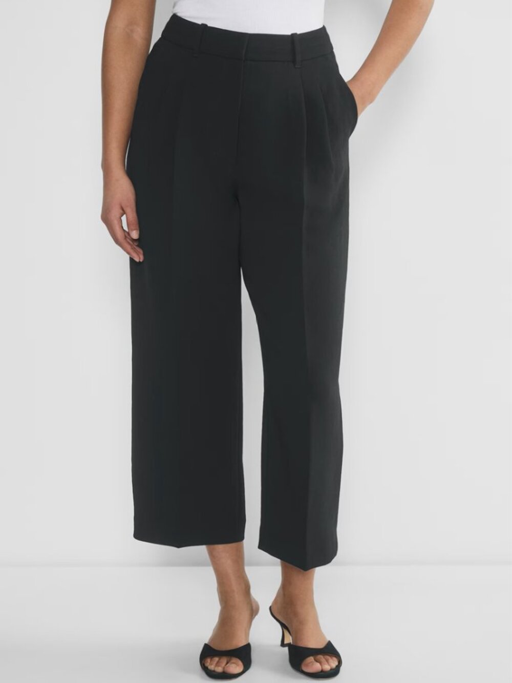 Aritzia Wilfred Effortless Pant Curve Fit Cropped Navy Wide Leg Trouser size 2